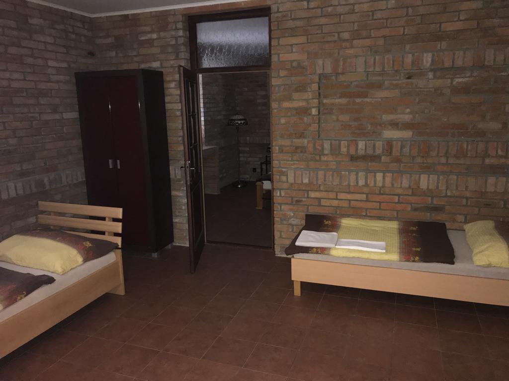 Batavya Penzion Topoľčany Zewnętrze zdjęcie